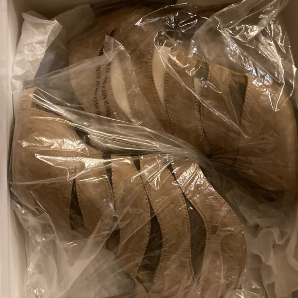 Heels - Picture 8 of 9